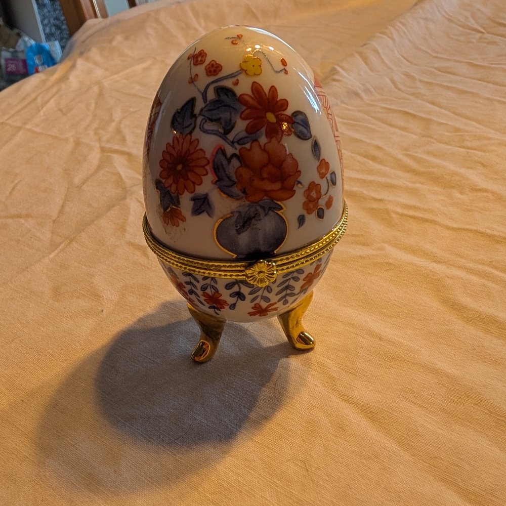 💥SALE💥Vintage Floral Decorative Trinket Box Porcelain Egg with Gold Accents
